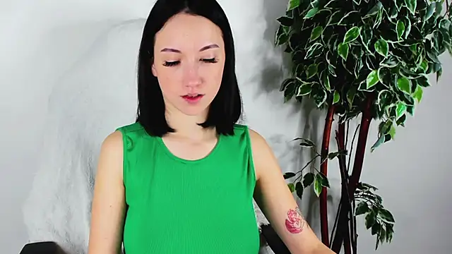 Snapshot of EileenMoores chatting on 17, 10, 2025 EileenMoores online show from 17, 10, 2025