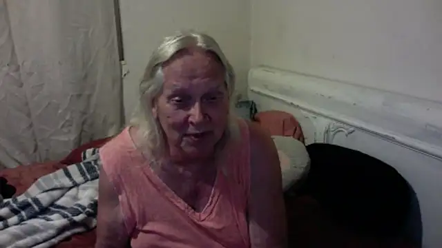 Snapshot of OldLadySara chatting on 30, 5, 2026 OldLadySara online show from 30, 5, 2026