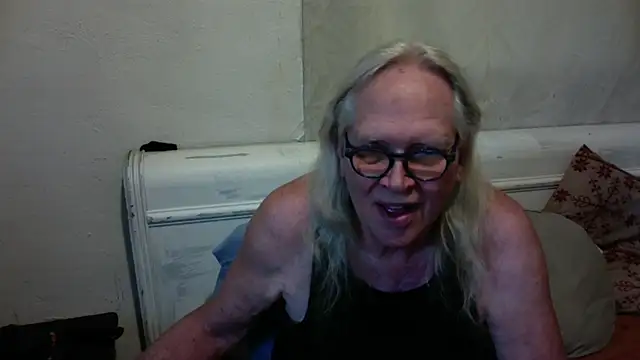 Snapshot of OldLadySara chatting on 18, 7, 2026 OldLadySara online show from 18, 7, 2026