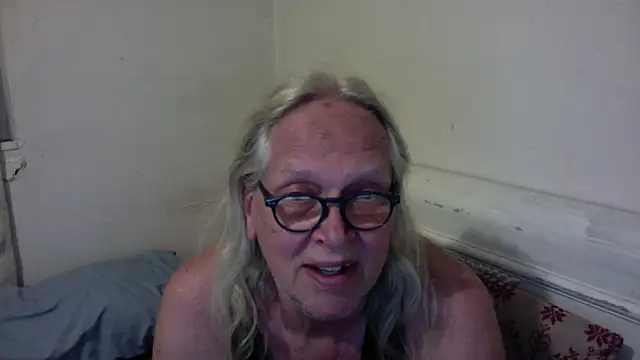 Snapshot of OldLadySara chatting on 28, 5, 2026 OldLadySara online show from 28, 5, 2026