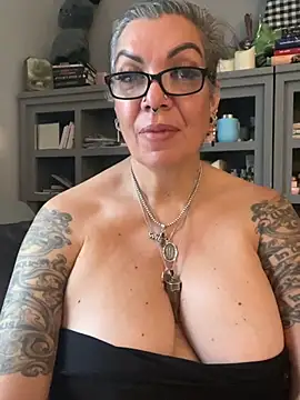dieseldame1313 online show from 17, 5, 2026