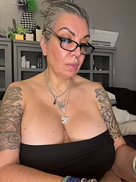 dieseldame1313 online show from 12, 1, 2026