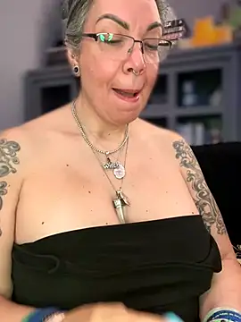 dieseldame1313 online show from 10, 3, 2026