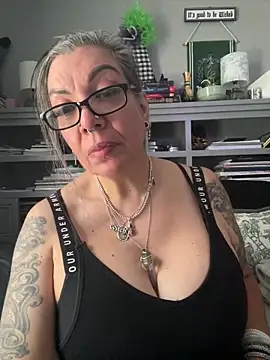 dieseldame1313 online show from 14, 5, 2026