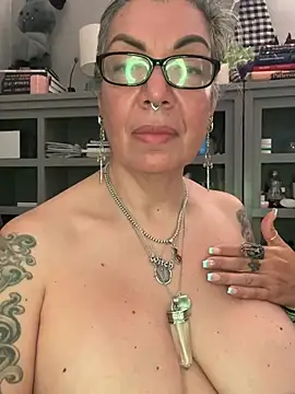 dieseldame1313 online show from 4, 5, 2026