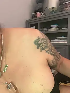 dieseldame1313 online show from 13, 4, 2026