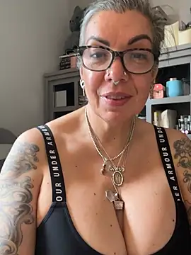 dieseldame1313 online show from 2, 5, 2026