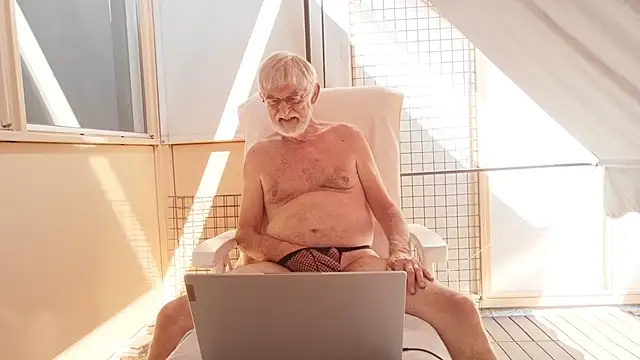 Snapshot of ewaldwillems99 chatting on 9, 7, 2026 ewaldwillems99 online show from 9, 7, 2026