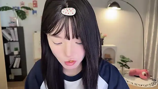 Momo-xx online show from 28, 9, 2025