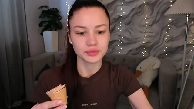 Aria Mila online show from 13, 5, 2026