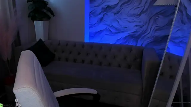 Aria Mila online show from 13, 4, 2026