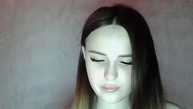 SweetLoraa online show from 12, 6, 2026