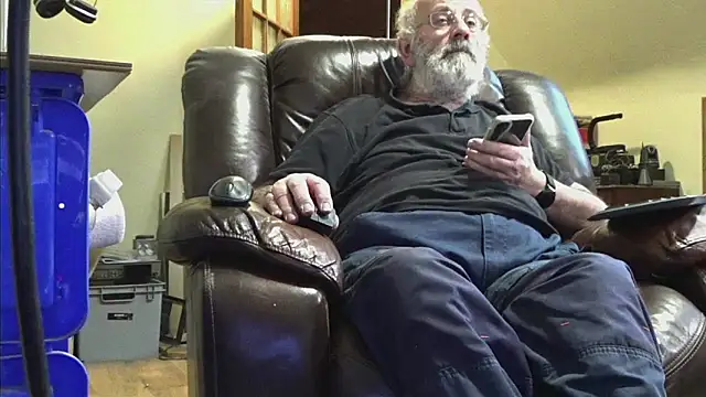 Snapshot of janzer13 chatting on 3, 2, 2026 janzer13 online show from 3, 2, 2026