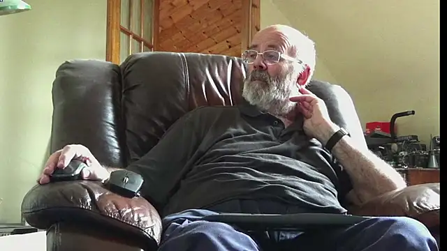 Snapshot of janzer13 chatting on 7, 6, 2026 janzer13 online show from 7, 6, 2026