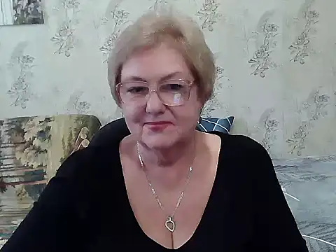 Snapshot of Renata62011 chatting on 17, 11, 2025 Renata62011 online show from 17, 11, 2025