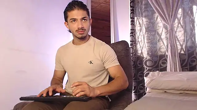 ArturoCardona  online show from 24, 4, 2026