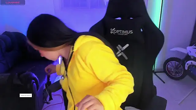 Aishelyng online show from 15, 10, 2025