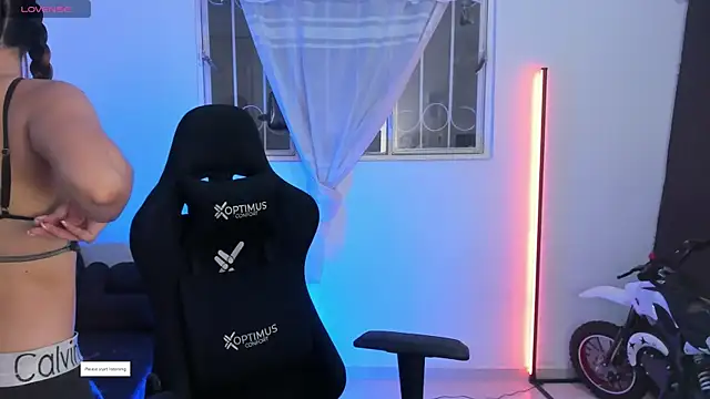 Aishelyng online show from 2, 10, 2025