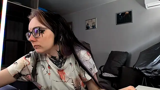 HighelikeGirl online show from 2, 10, 2025