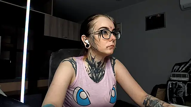 HighelikeGirl online show from 15, 10, 2025