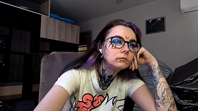 HighelikeGirl online show from 22, 9, 2025