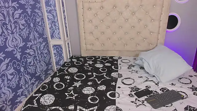 KingStark  online show from 5, 10, 2025