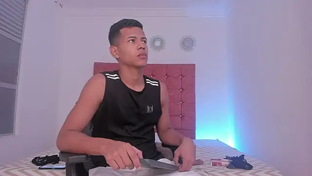 KingStark  online show from 8, 10, 2025