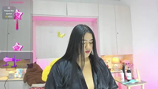 LilyWhitney online show from 31, 5, 2026