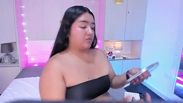 LilyWhitney online show from 17, 12, 2025