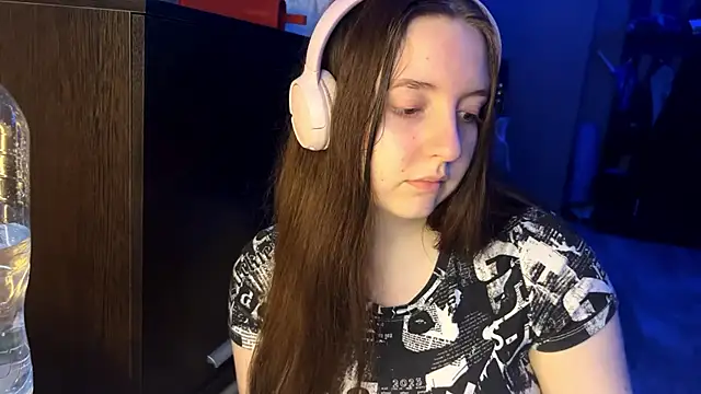 LauretteRagar online show from 9, 9, 2025