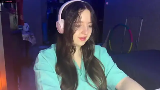 LauretteRagar online show from 6, 11, 2025