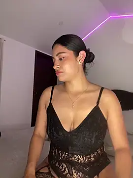 MiaAlarie online show from 7, 2, 2026