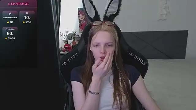 Snapshot of Luna_Navy chatting on 6, 10, 2025 Luna Navy online show from 6, 10, 2025