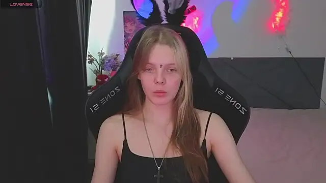 Snapshot of Luna_Navy chatting on 11, 9, 2025 Luna Navy online show from 11, 9, 2025