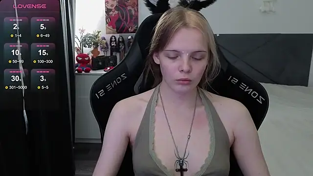 Snapshot of Luna_Navy chatting on 15, 9, 2025 Luna Navy online show from 15, 9, 2025