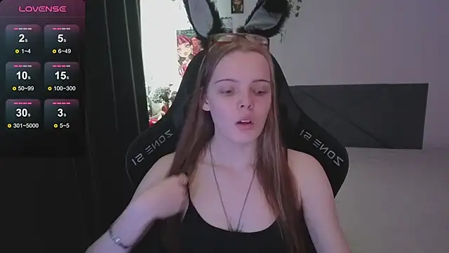 Snapshot of Luna_Navy chatting on 27, 10, 2025 Luna Navy online show from 27, 10, 2025