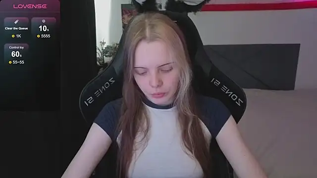 Snapshot of Luna_Navy chatting on 11, 11, 2025 Luna Navy online show from 11, 11, 2025