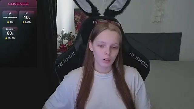 Snapshot of Luna_Navy chatting on 4, 10, 2025 Luna Navy online show from 4, 10, 2025