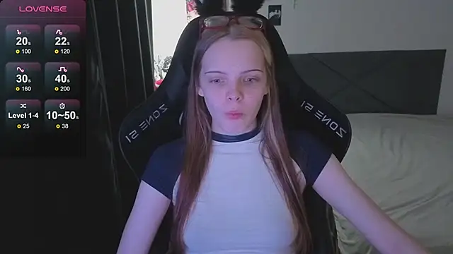 Snapshot of Luna_Navy chatting on 25, 10, 2025 Luna Navy online show from 25, 10, 2025