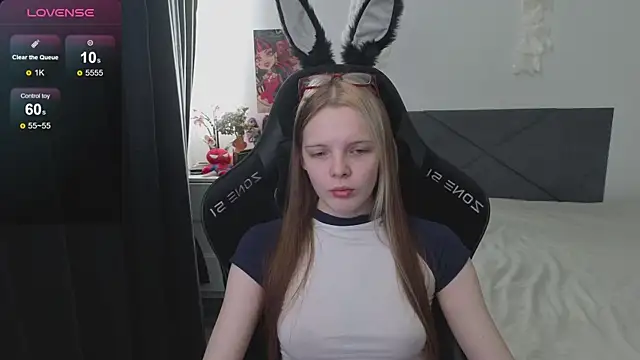 Snapshot of Luna_Navy chatting on 5, 10, 2025 Luna Navy online show from 5, 10, 2025