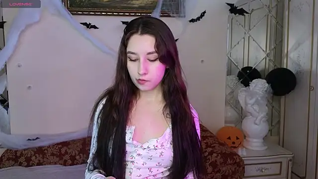 Snapshot of Eva_Maller chatting on 1, 11, 2025 Eva Maller online show from 1, 11, 2025