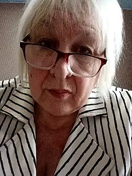 Alexia64231 online show from 5, 12, 2025