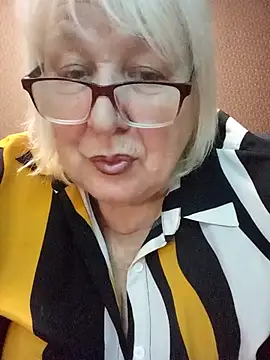 Snapshot of Alexia64231 chatting on 19, 11, 2025 Alexia64231 online show from 19, 11, 2025