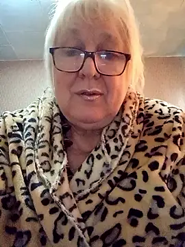 Snapshot of Alexia64231 chatting on 28, 10, 2025 Alexia64231 online show from 28, 10, 2025