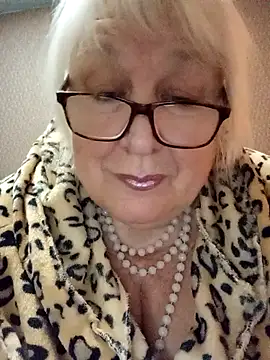 Snapshot of Alexia64231 chatting on 3, 11, 2025 Alexia64231 online show from 3, 11, 2025