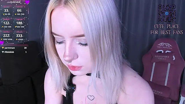 godlikegirlyy online show from 17, 3, 2026