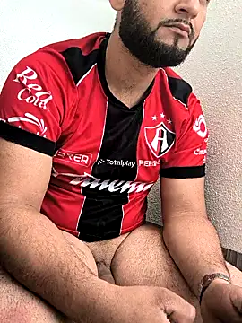 Snapshot of Julians26ne chatting on 2, 4, 2026 Julians26ne online show from 2, 4, 2026