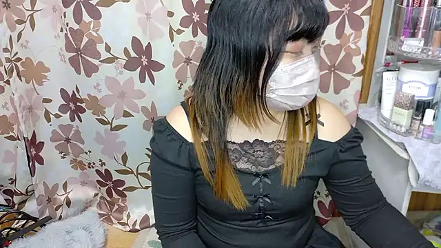 Snapshot of MIKE_chan chatting on 24, 11, 2025 MIKE chan online show from 24, 11, 2025