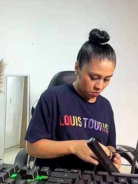 LuluMonroe Eup online show from 5, 11, 2025