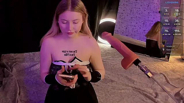 Lillie Berry online show from 5, 12, 2025